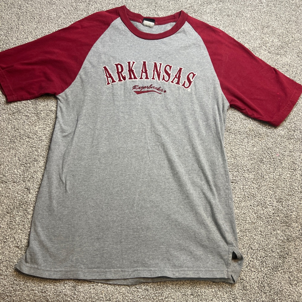 vintage Arkansas Razorbacks shirt Mens small Gray and Red‎ Raglan Shirt baseball